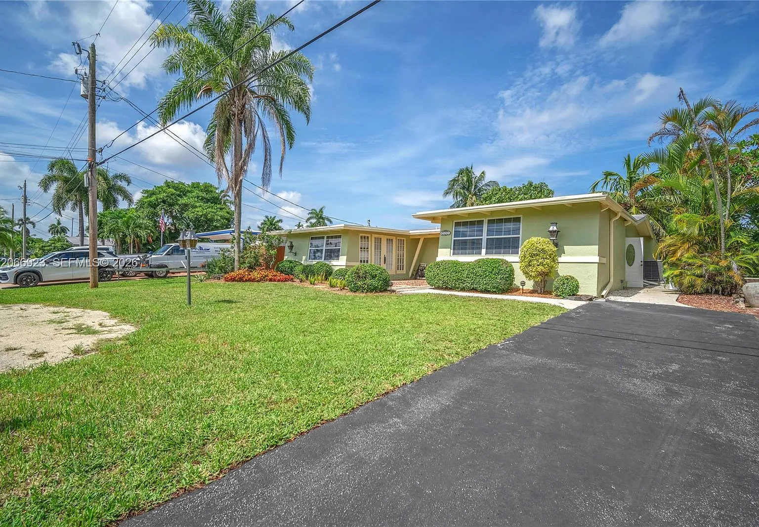 Lauderdale Isles No 2-Blk — Photo 2