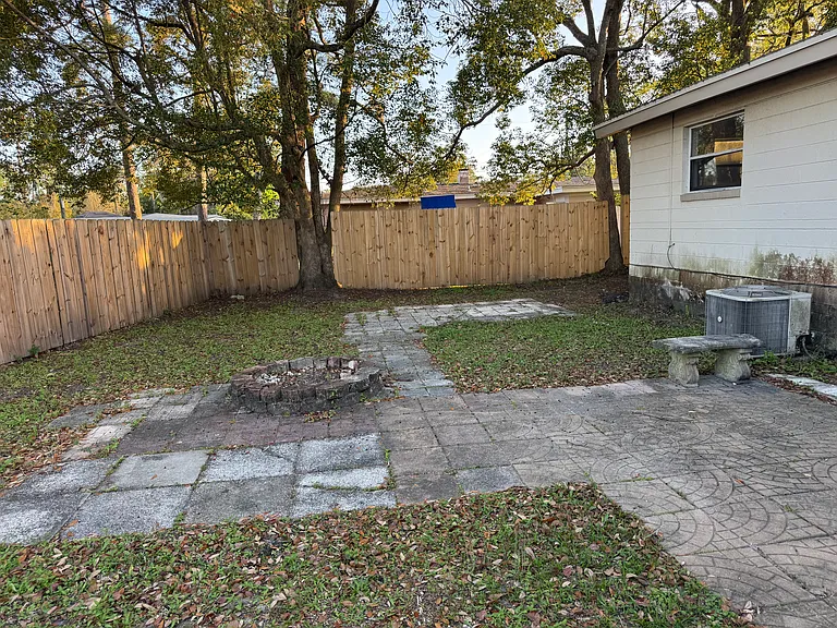 2525 Dean Rd — Photo 3