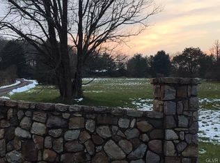 903 Golf Course Rd, Quakertown, PA 18951