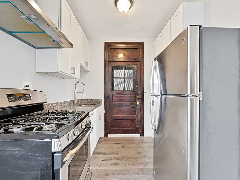 7828 S. Drexel Ave — Photo 23