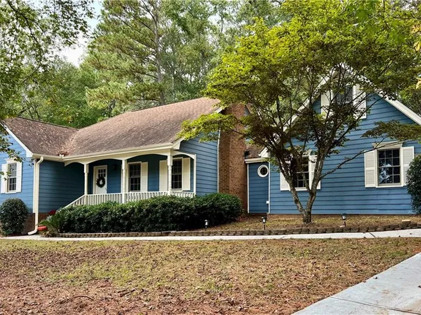 1955 Skyland Glen Dr, Snellville, GA 30078