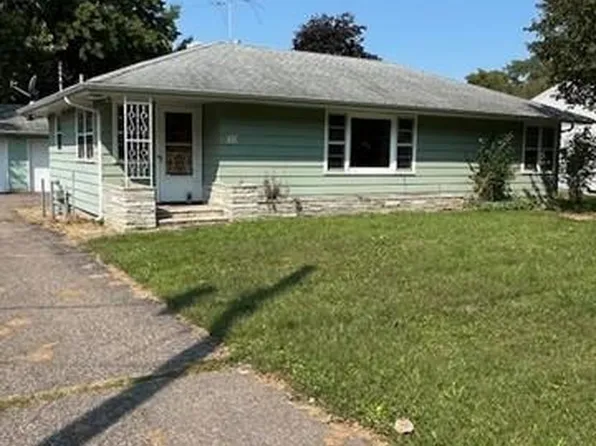 32 7th St NW, Forest Lake, MN 55025