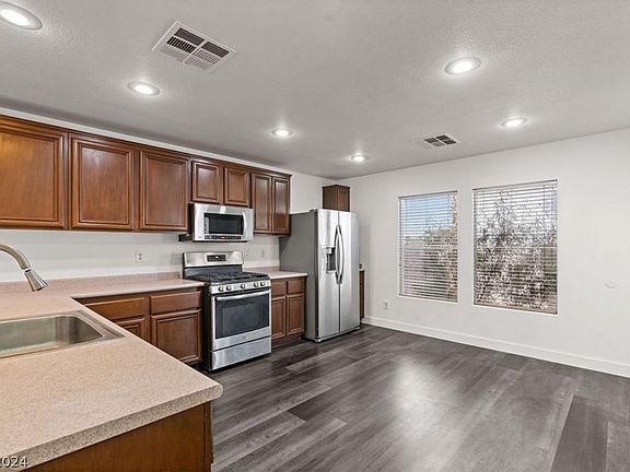 5th image of 4939 Volcanic Rock Ln