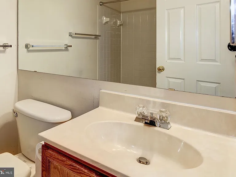 2106 Whitehall Rd #2D — Photo 31