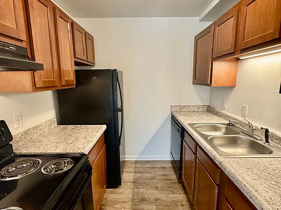 3rd image of 504 Saint Johns St #101