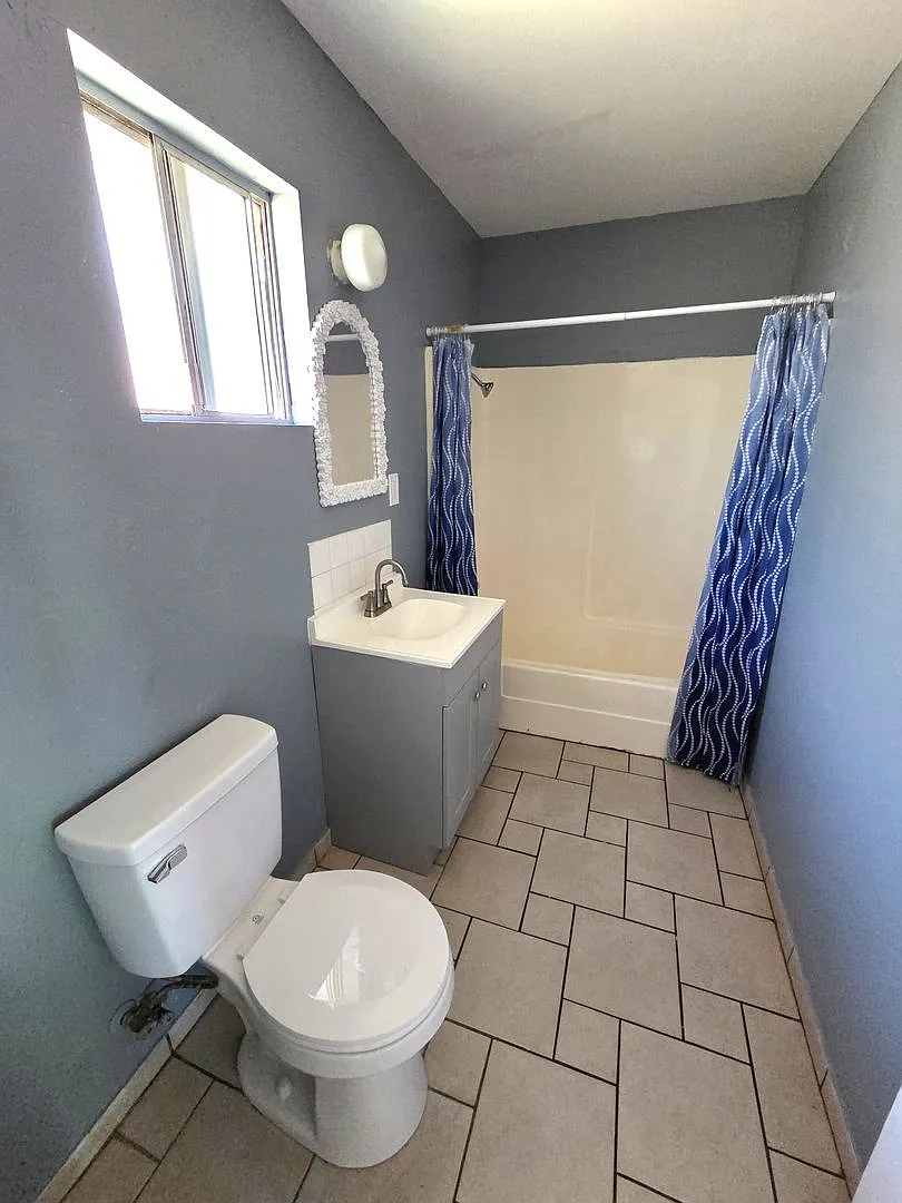 460 N. Elmwood Ave — Photo 4