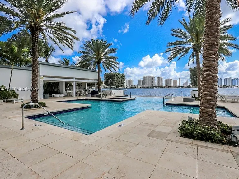 17111 Biscayne Blvd #409 — Photo 17