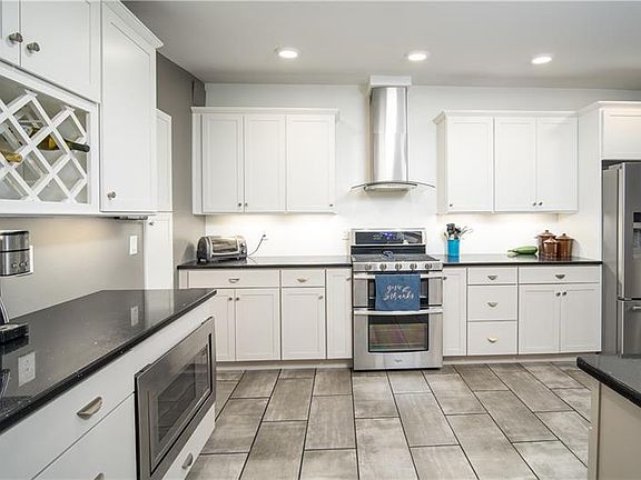 4th image of 104 Mount Blaine Dr