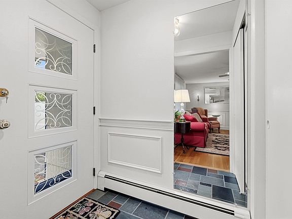 3rd image of 822 Whitman St