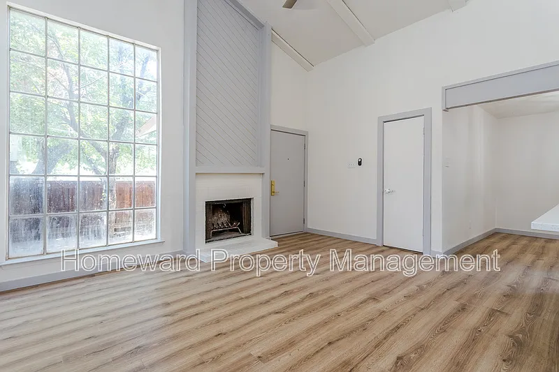 3 bed, 2.0 bath, 1250 sqft, $2,350 — Photo 3