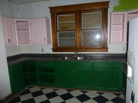 5th image of 1825 S College St