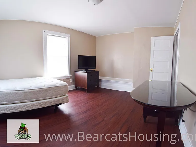 73 Leroy St — Photo 11
