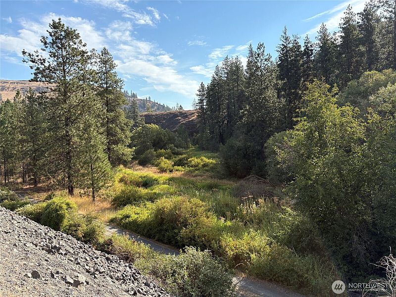 8th image of 32900 Hawk Creek Ranch Rd N