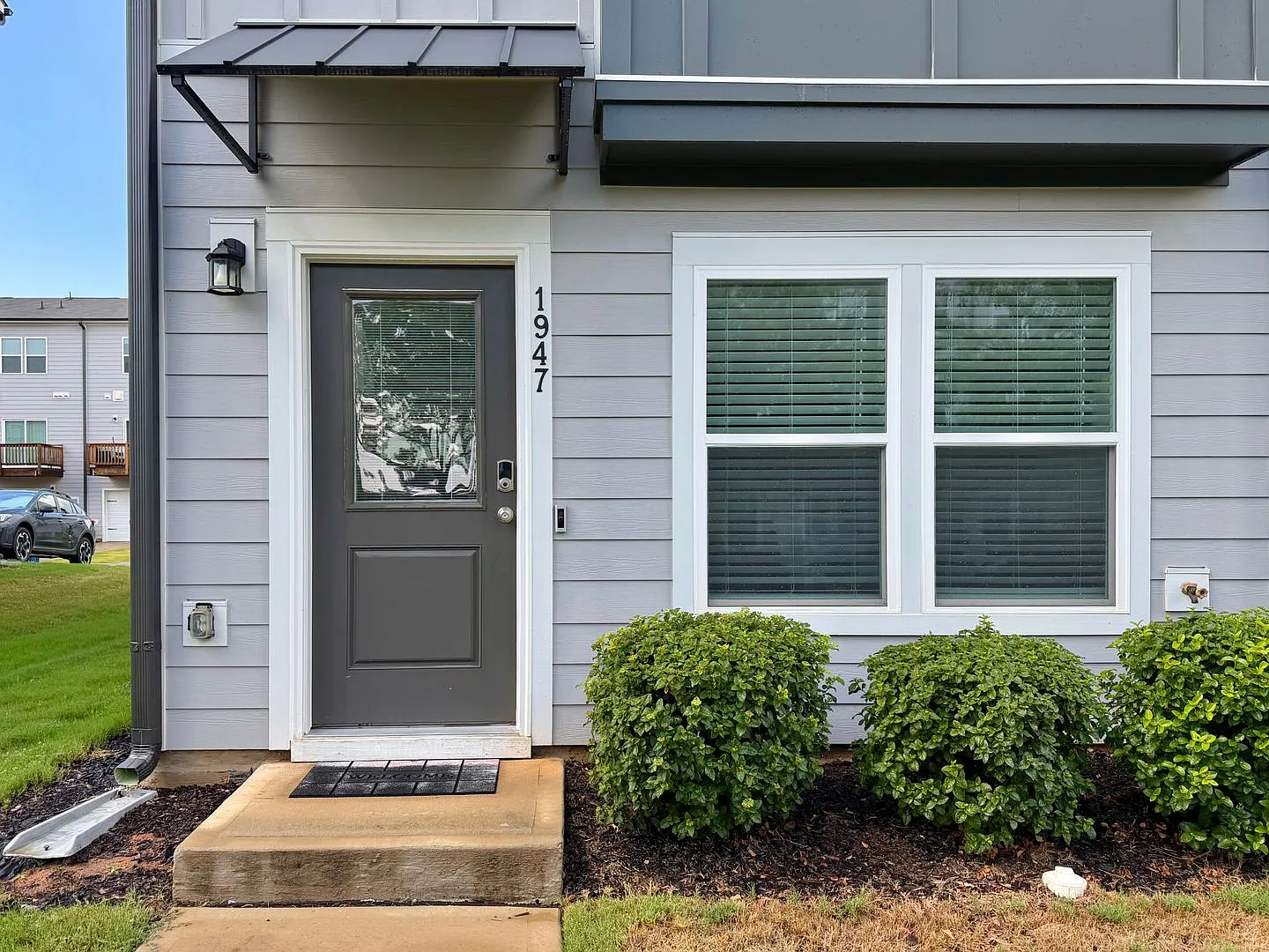 Fully Furnished 2BR/3.5BA Townhome with Garage Minutes from Downtown Raleigh — Photo 3