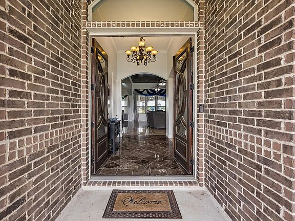 5th image of 527 Lily Ln
