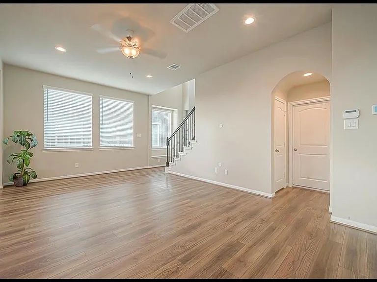 8700 Laurel Crest Dr — Photo 9