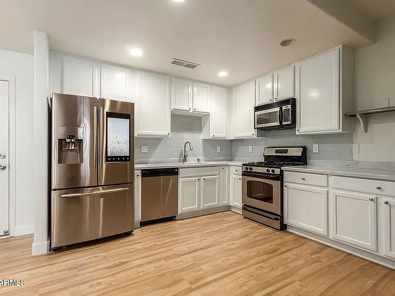3447 E Lance Ln — Photo 3
