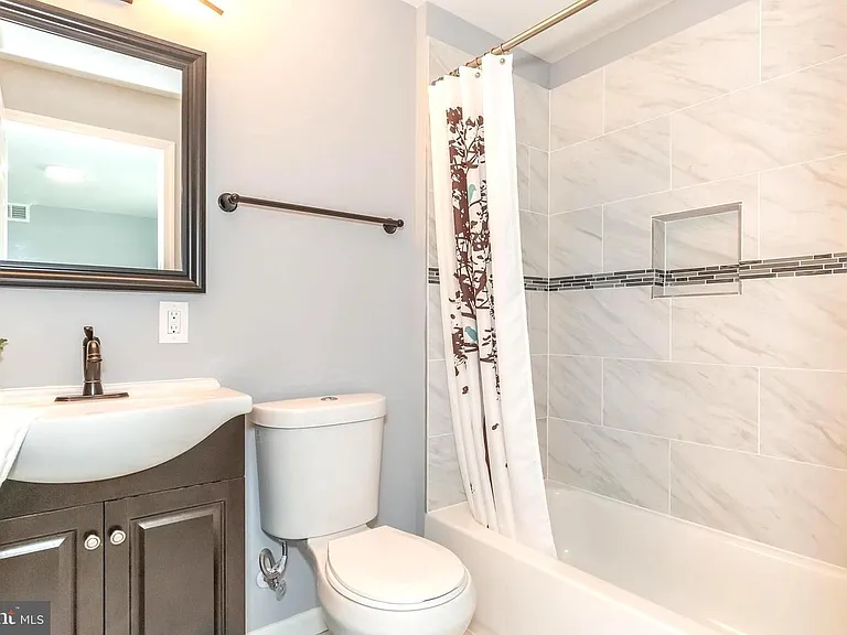 7 Robinson Ave — Photo 11