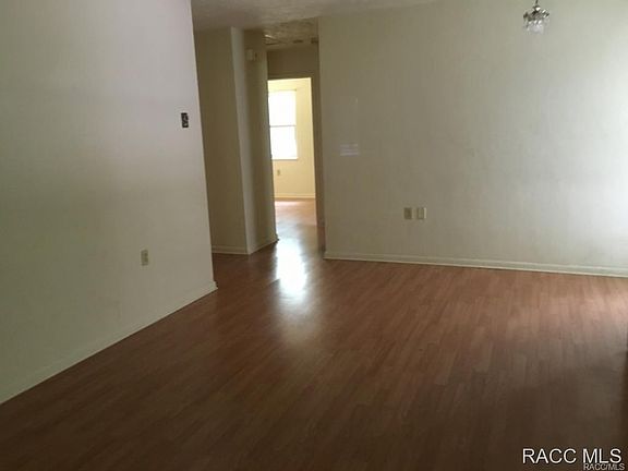 2nd image of 1055 N Hollywood Cir