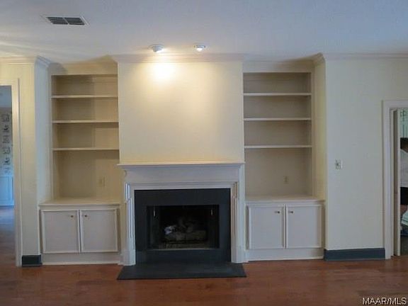 3rd image of 2941 Jamestown Dr
