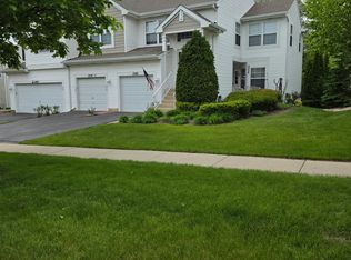 2260 Woodside Dr, Carpentersville, IL 60110