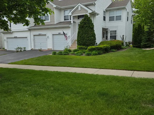 2260 Woodside Dr, Carpentersville, IL 60110