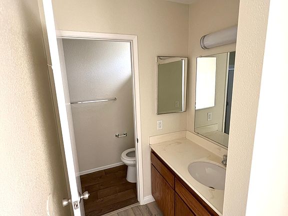 5th image of 25880 Dartmouth St APT 15