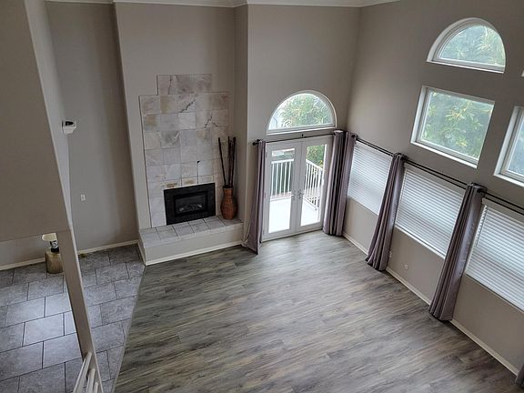 Huge area, open concept, very large entry hall, Vaulted ceilings, tons of dual glazed windows, custom blinds and window treatments..