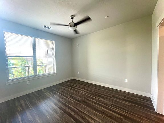 5th image of 1729 Irving St #729
