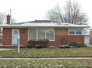 17920 Winsome Rd, Fraser, MI 48026