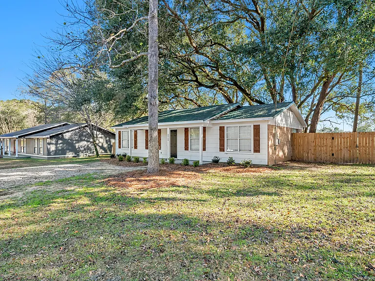 22150 Hill N Dale Dr — Photo 10