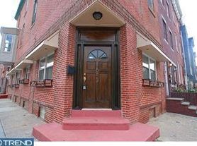1643 Christian St, Philadelphia, PA