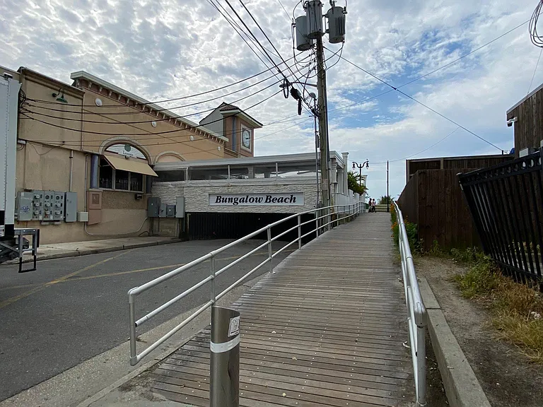 111 S California Ave — Photo 12