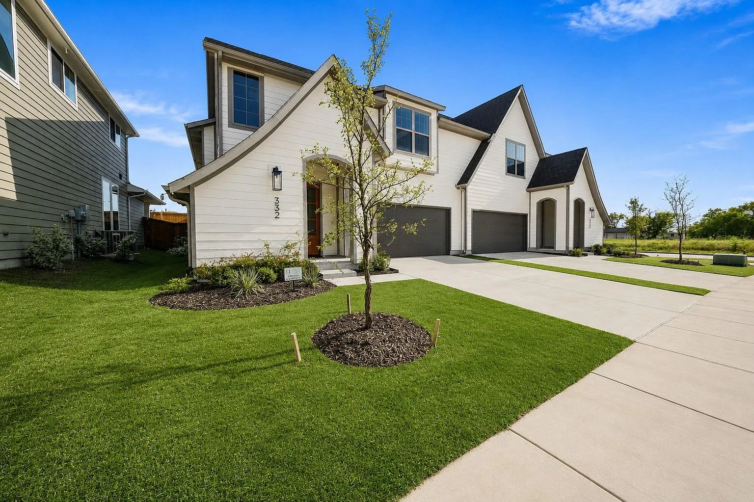 3 bed, 2.5 bath, 2294 sqft, $2,725 — Photo 3