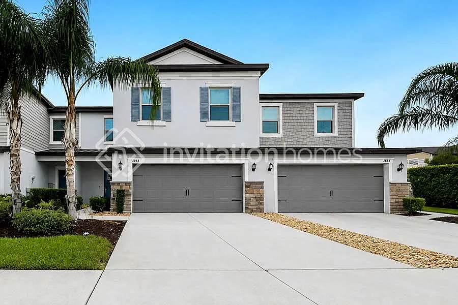 2844 Coach Manors Way