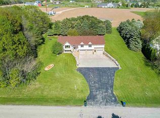 N5622 Maple View Dr, HILBERT, WI 54129