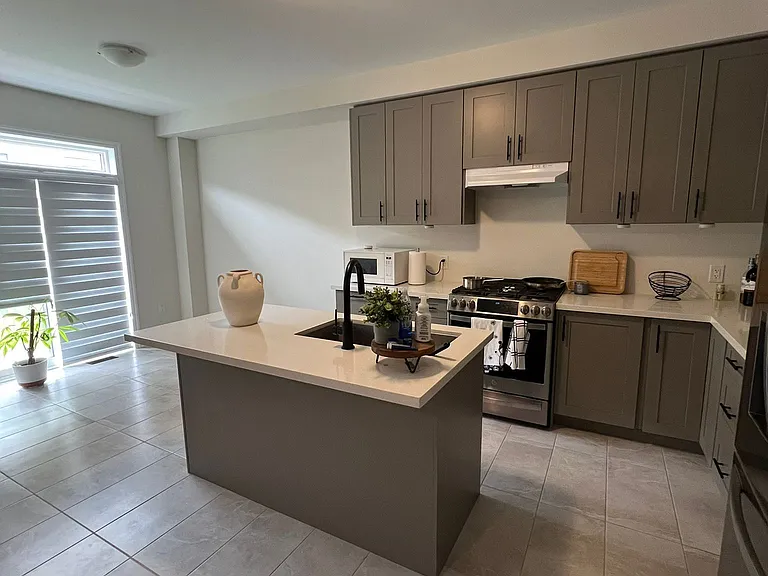 30 Northrop Ave — Photo 17