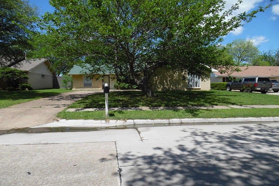 1st image of 1601 Armstrong Dr