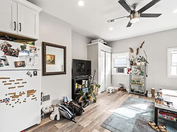 5th image of 2401 E Gordon St Floor 2