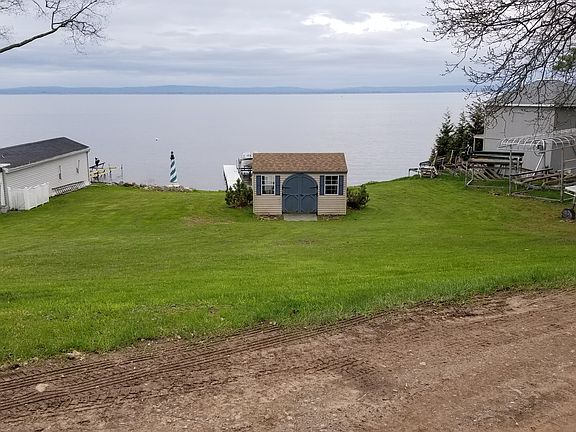 Extra lot with lake frontage