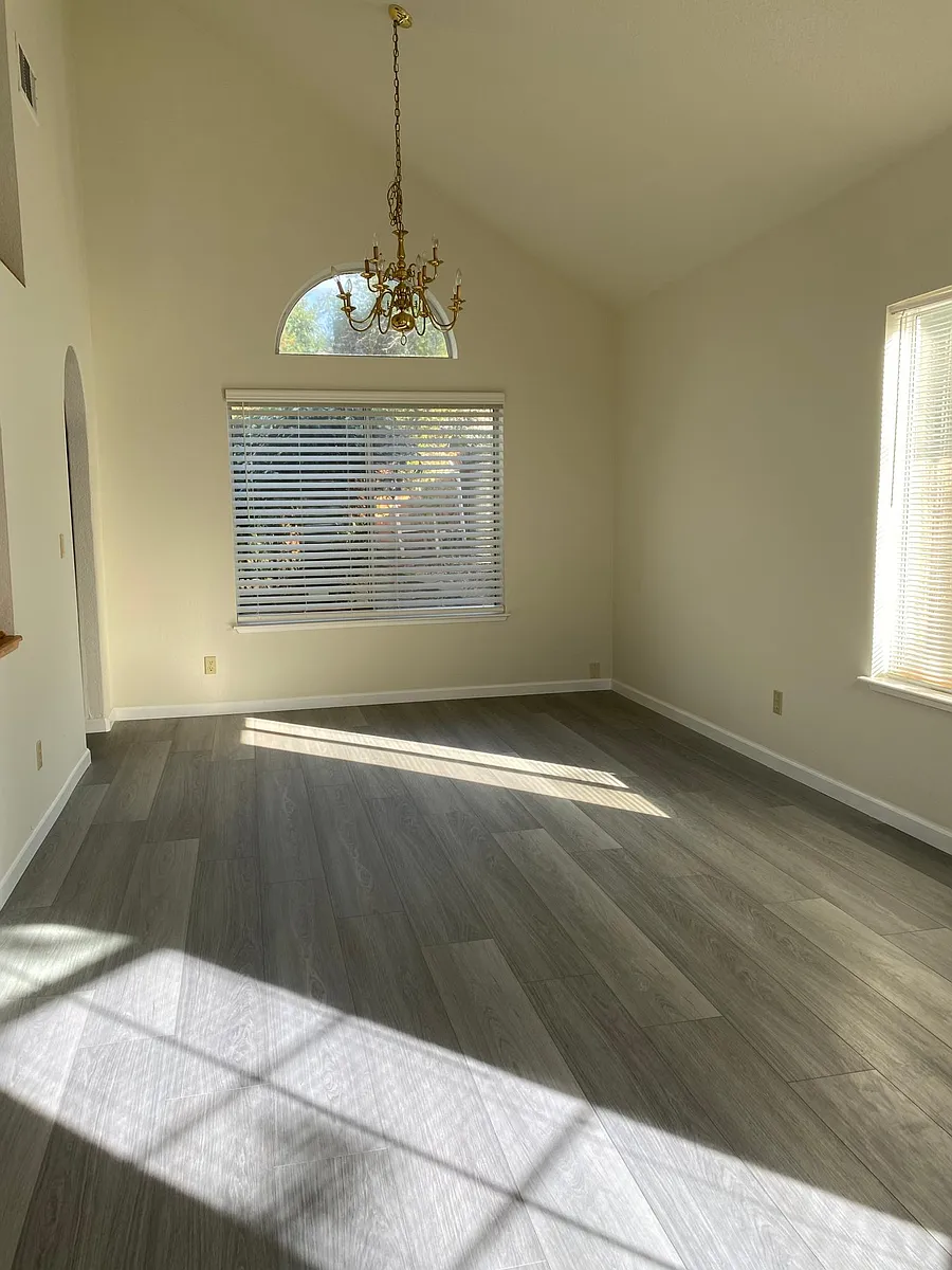 Photo 2 of 21 - 5009 Toyon Way - Antioch, CA Living Room - 5009 Toyon Way