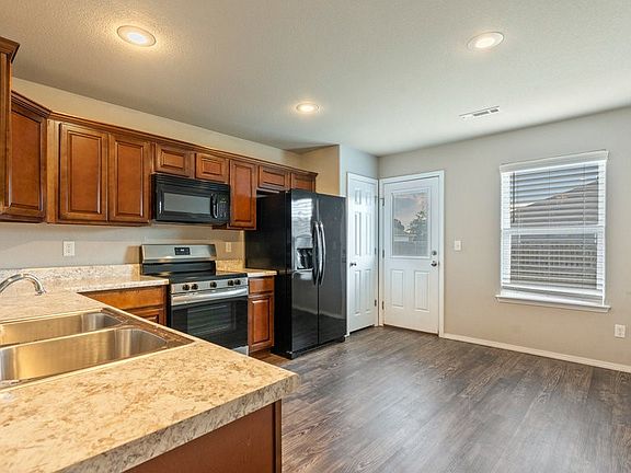 5th image of 3568 Alliance Dr