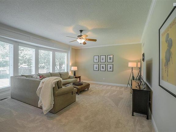 3rd image of 700 NE Twin Brook Dr