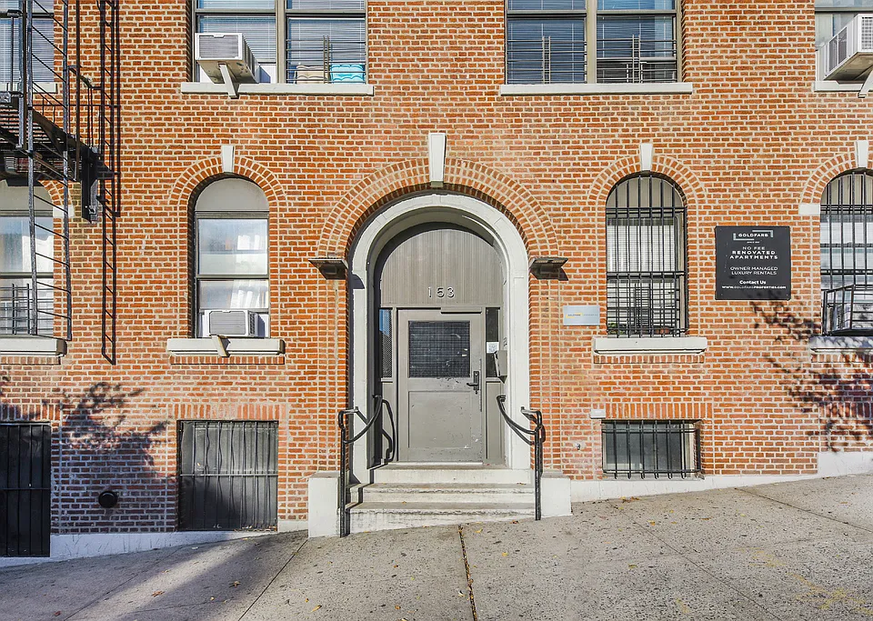 153 E 165th St
