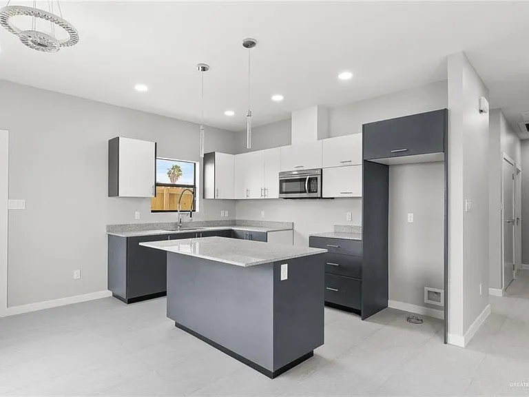 2020 Summerland Ln #1 — Photo 4