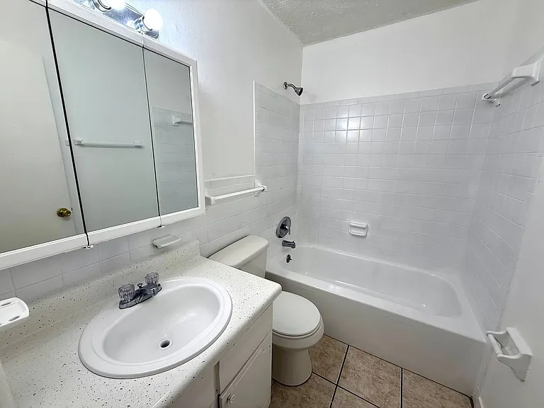 1629 W Oak Ridge Rd #D — Photo 11