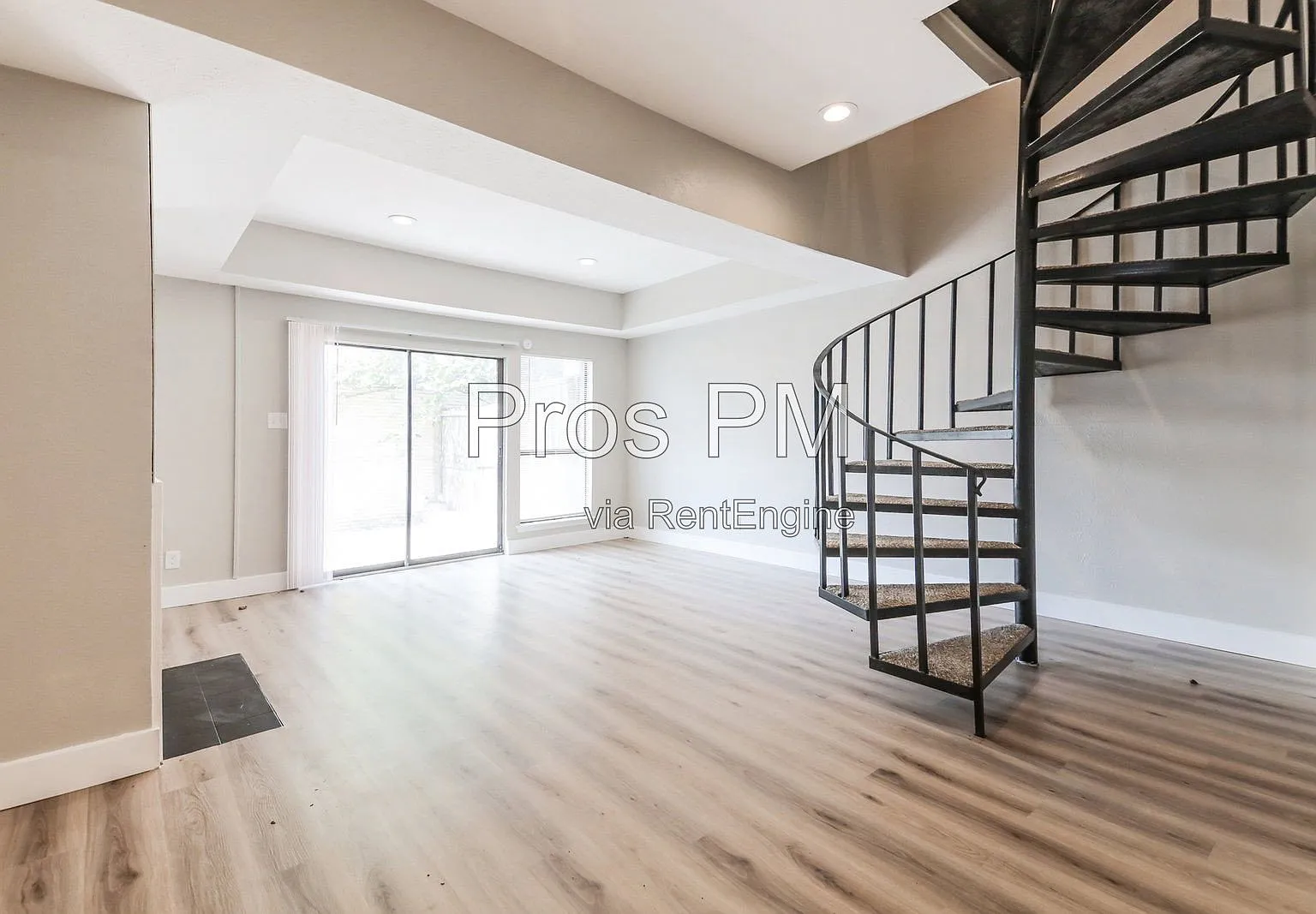 2 bed, 1.5 bath, 827 sqft, $1,385 — Photo 1