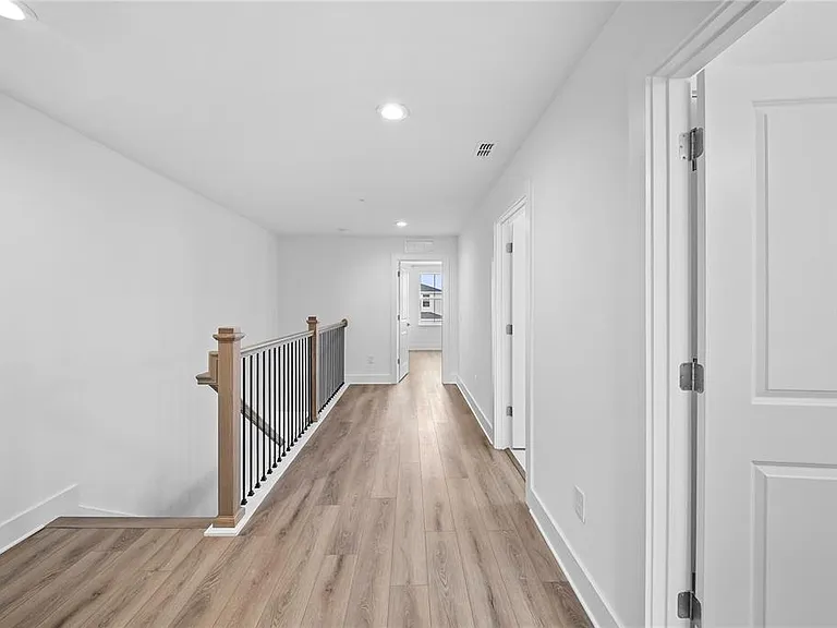 1856 Crowncrest Dr — Photo 24