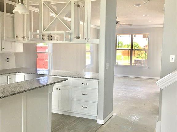5th image of 1000 Tarah Knolls Cir
