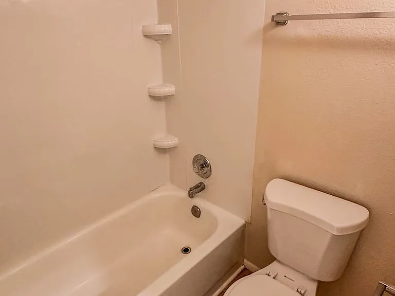 Eastpointe — Photo 21